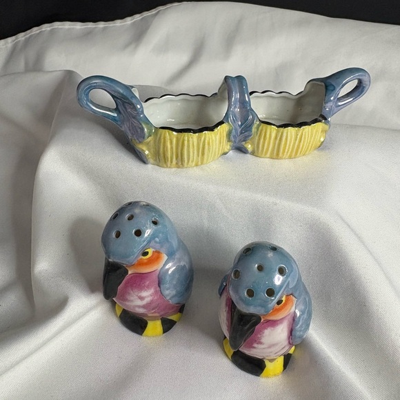 Lustreware hand painted parrot s/p set - Picture 3 of 6